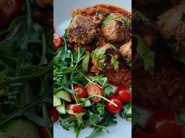 Meatballs and salad - Healthy dinner #healthy #dinner #dinnerideas #meatballs #meat