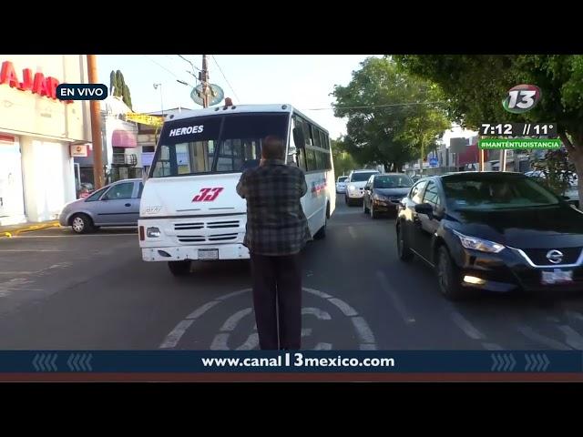  Esta mañana, un Ruta 33 golpeó a un auto particular, en la Avenida San Manuel y 14 Sur.