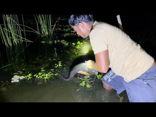 Wow!!!!!Sri Lankan night fishcathing with  swords stunning