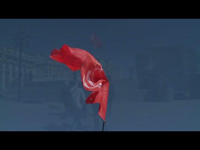 Депутаты от КПРФ в Москве прошли под Красным знаменем по улицам города