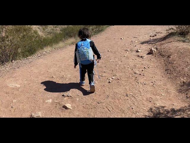 Toddler Hiking up Camelback Mountain Phoenix,Arizona #Echocanyon #Mostdangerousclimb