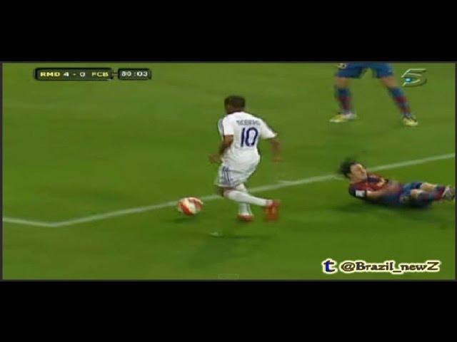 Robinho dribbling Messi and Zambrotta