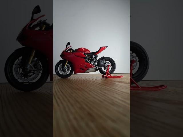 Tamiya Ducati Panigale presented in stopmotion