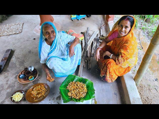 বর্ষায় পুকুরে আরা দিয়ে ছোট ছোট মাছ ধরে রান্না | Small fish catch and cook in village style