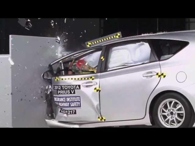 2012 Crash Test Toyota Prius V IIHS Small Overlap Test [Poor]