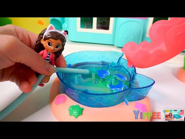 Peppa Pig’s Pool Party at Gabby’s Dollhouse! ‍️ | Funny Pretend Play with Toys for Kids