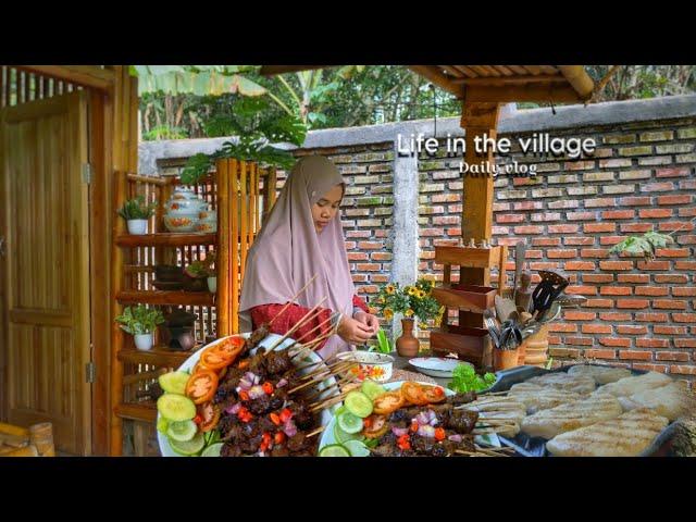 Cooking in the outdoor kitchen | Enjoying grilled sticky rice ulen & satay | Living in the Village