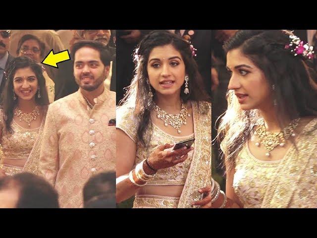 Anant Ambani Wife Radhika Merchant Looks Beautiful At Isha Ambani Wedding