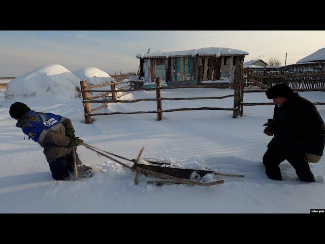 Ice For Sale: Siberian Tatars Carry On A Centuries-Old Tradition