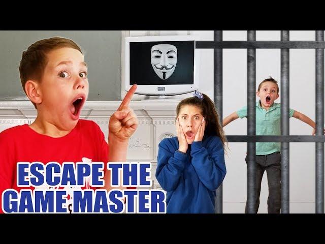 Escape the Game Master! SuperHero Kids & Searching the Abandoned Mysterious Mansion for the Clue!