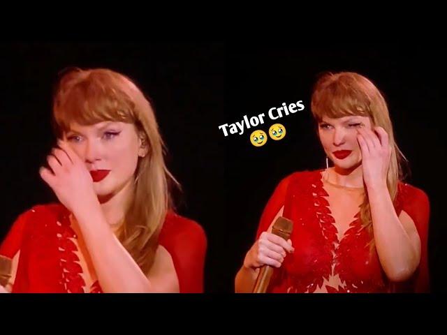 Taylor Swift CRIES at her LAST Toronto Eras Tour Show