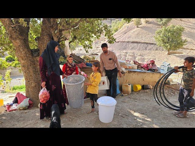 Emptying the sand with a compressor: The Bekr family brings drinking water