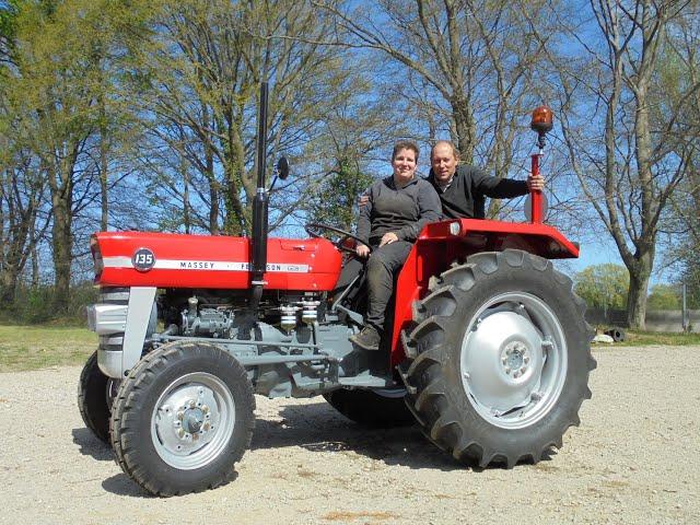 Massey Ferguson 135 1968 met brandschade De gehele revisie en restauratie