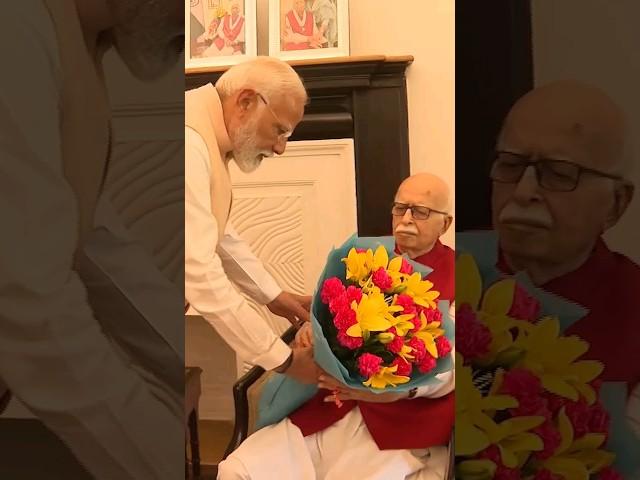 PM Modi meets Bharat Ratna LK Advani ji in New Delhi | #shorts