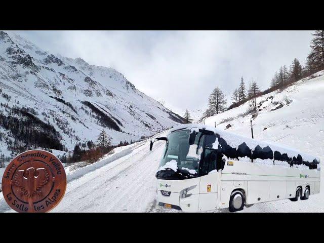 MET DE TOURINGCAR EEN WINTERPENDEL NAAR LA SALLE LES ALPES IN DE FRANSE ALPEN.