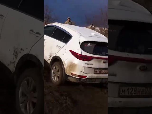 KIA SPORTAGE vs LAND CRUISER  #shorts #suvoffroading #kiasportageoffroading #landcruiseroffroading