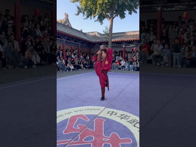 Shaolin Superstar Zhang Si Xuan Shines at Tangyin’s National Day Celebration