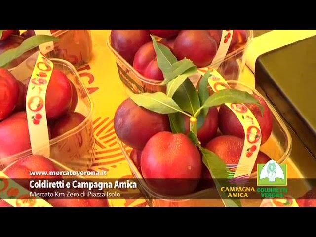 Pesche e nettarine al Mercato di Campagna Amica di Verona