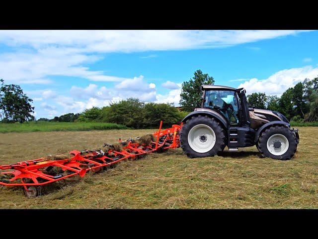 VALTRA T 215 Neu & Erstinbetriebnahme mit Kuhn 13 Meter GF 13003 Kreiselheuer bei der Heuernte 2024