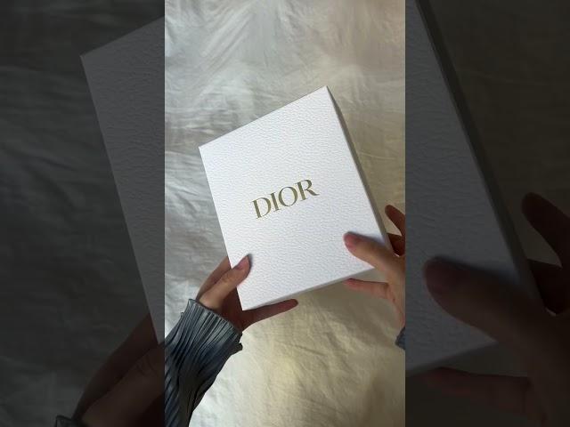 unboxing the dior beauty gold welcome gift 