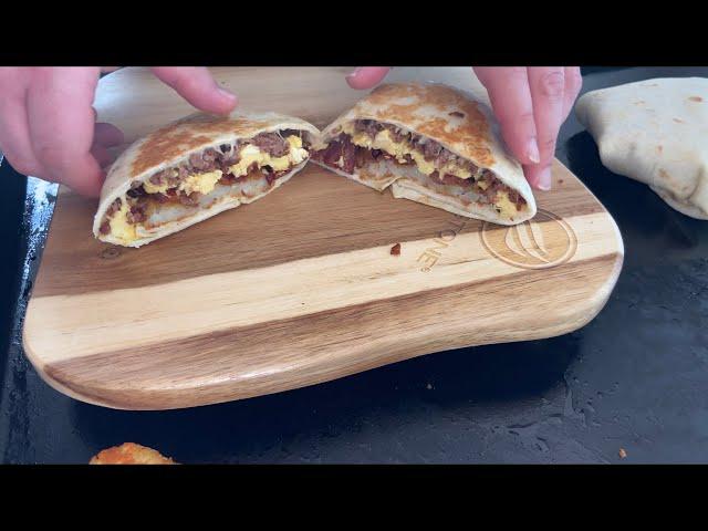 BREAKFAST CRUNCHWRAP ON THE BLACKSTONE GRIDDLE | BLACKSTONE GRIDDLE RECIPES