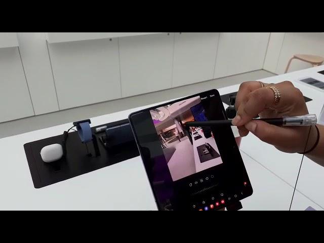 Samsung Galaxy Z Fold 4: Photo Editor Feature. #trendingvideo