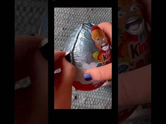 Kinder surprise maxi 2022 Christmas edition