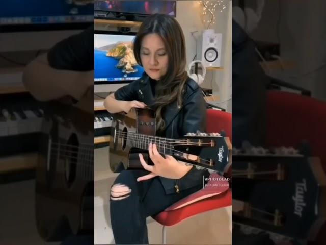 Виктория Башкирова‍ - Настраиваю гитару 