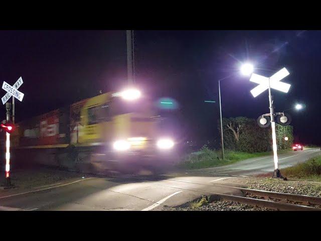 DXC 5333 & DXC 5379 on Train 733 at Radcliffe Road. Northwood.