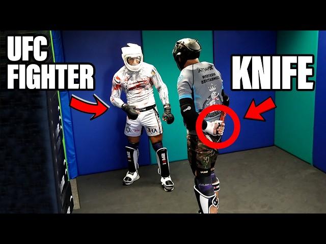 6 Martial Artists Locked with a Knife Attacker