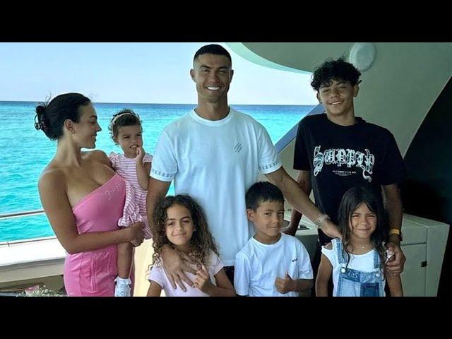 Ronaldo FUNNY Moments With His FAMILY