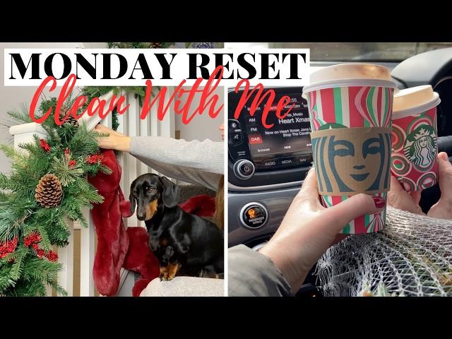 COSY & FESTIVE MONDAY MOTIVATION CLEAN WITH ME UK, CHRISTMAS STAIR GARLAND & SAINSBURY'S CHRISTMAS