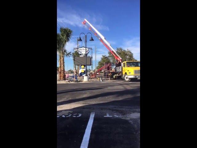 Thomas Sign Installation Crew
