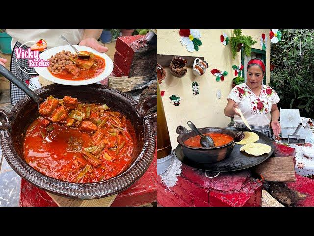 Así De Rico Comemos En El Rancho Carne de Puerco Con Nopales En Chile Rojo