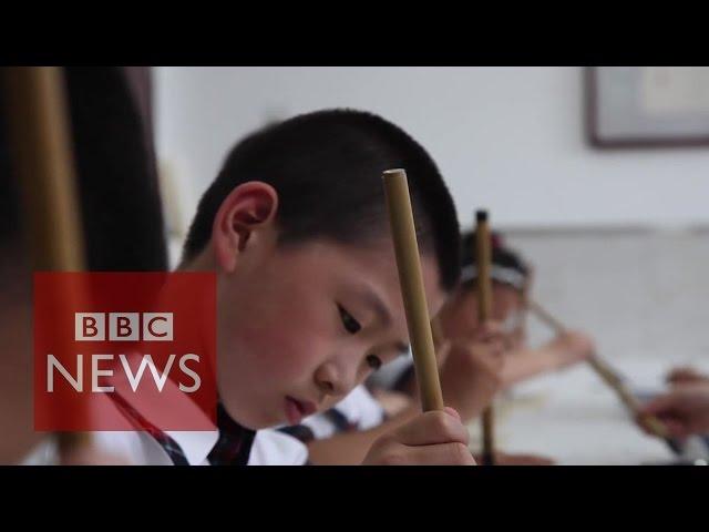 Chinese caligraphy: When children forget how to write - BBC News