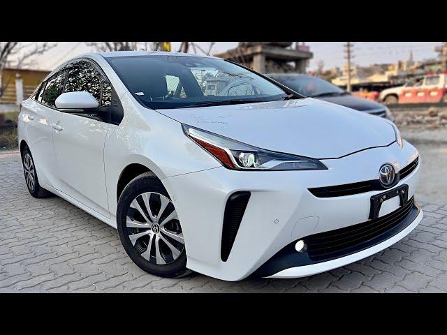 2020 Toyota Prius V Package - Interior and Exterior Walkaround [4K]