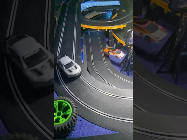 Bentley continental gt3 Lamborghini 2 car corner crash #slotcars #carrera #scalextric #scx