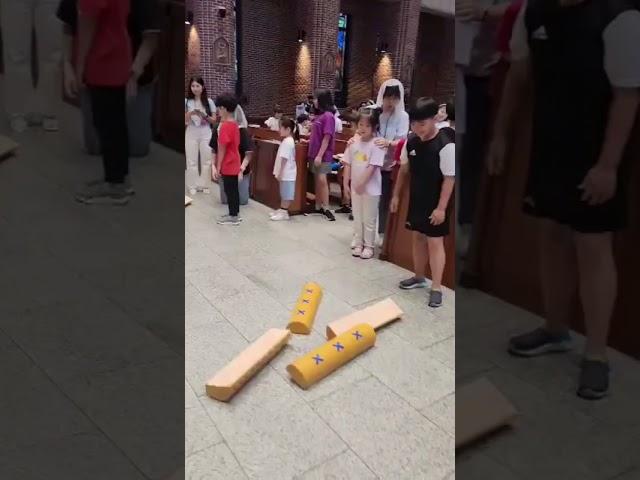 마르코신부님 참패 모음전! 강론시간에 신부님과 윷놀이 하면서 즐거운 아이들^^#산본성당 #조남구신부님 #강론 디자이너 크리에이터#사목 디자이너 크리에이터 #어린이미사 #윷