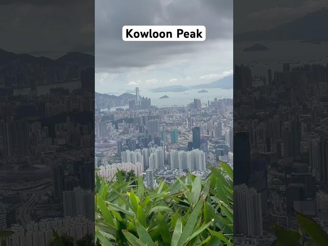 Travelling in Hong Kong. Hiking Kowloon Peak.