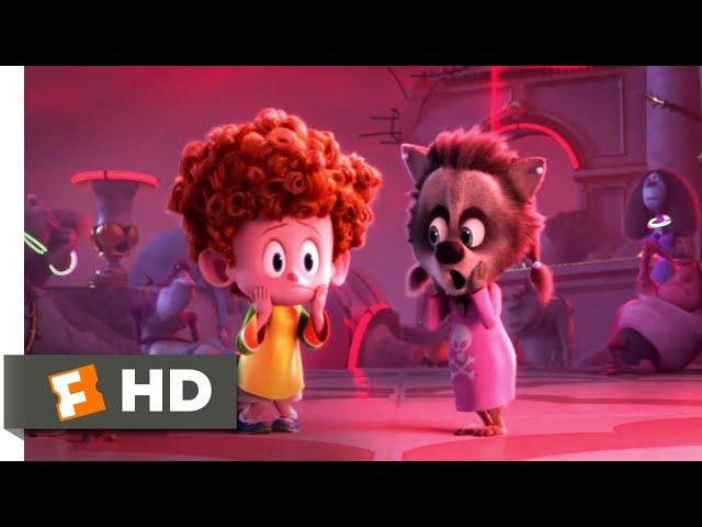 Hotel Transylvania 3: Summer Vacation - The Kraken Attacks Scene | Fandango Family