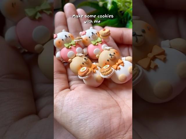 Making a miniature clay Jim-Jam biscuits 