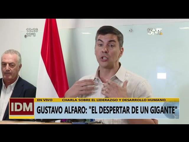 Gustavo Alfaro inspira a docentes en charla del MEC