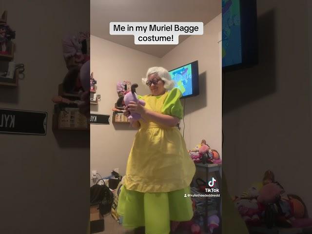 Me wearing my DIY Muriel Bagge (Courage the Cowardly Dog) costume/cosplay