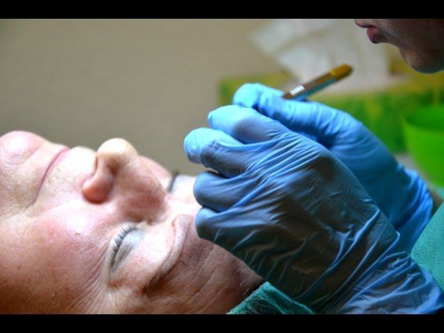 Microblading Berlin: Pigmentierung der Augenbrauen /  Augenbrauen-Härchenzeichnung