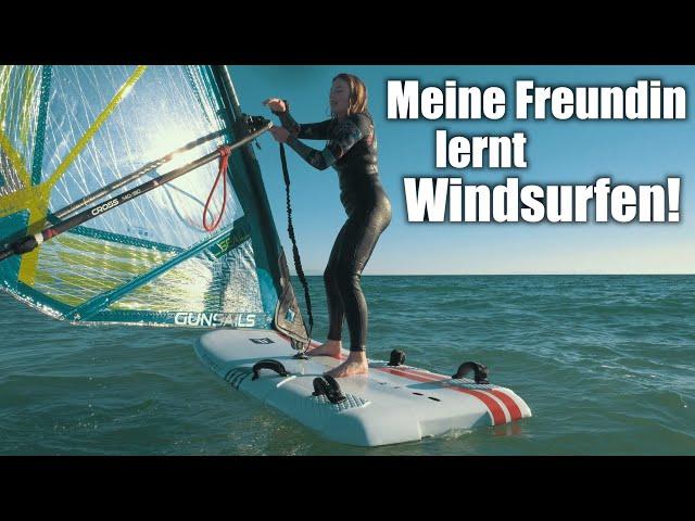 Meine FREUNDIN lernt WINDSURFEN | Die ersten Schritte | Windsurfen in Tarifa