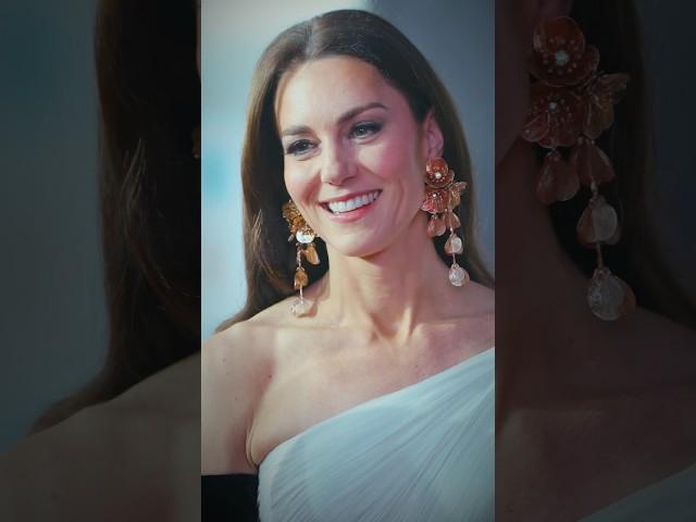 Kate oozes old Hollywood glamour in recycled dress, chic black gloves & Zara earrings at the BAFTAs.