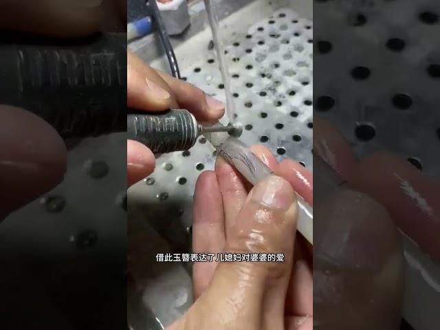 翡翠 珠寶直播：驚喜！小姐姐為外國婆婆定制發簪。手藝人的精心之作，傳承玉文化，快來瞧瞧！ #翡翠直播 #翡翠 #珠宝 #珠寶 #翡翠珠寶 #Shorts