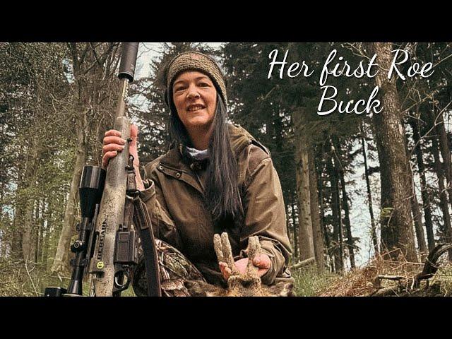 Female Hunter's First Roe Buck: A Thrilling Hunt and Clean Shot!