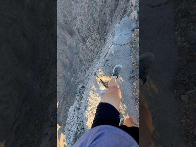 Running on the edge of a cliff! #exposure #cliff #running #trailrunning #runner #explore #shorts