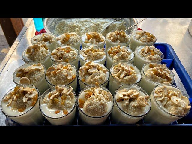 UNIQUE Rabdi Lassi of Lucknow इस लस्सी में दही के साथ दूध भी ड़ाला जाता है Indian Street Food